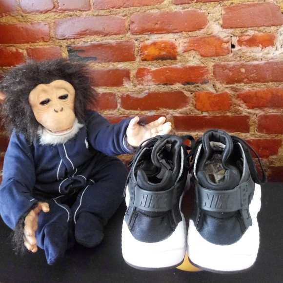 Nike Huarache Sneakers - Picture 3 of 10